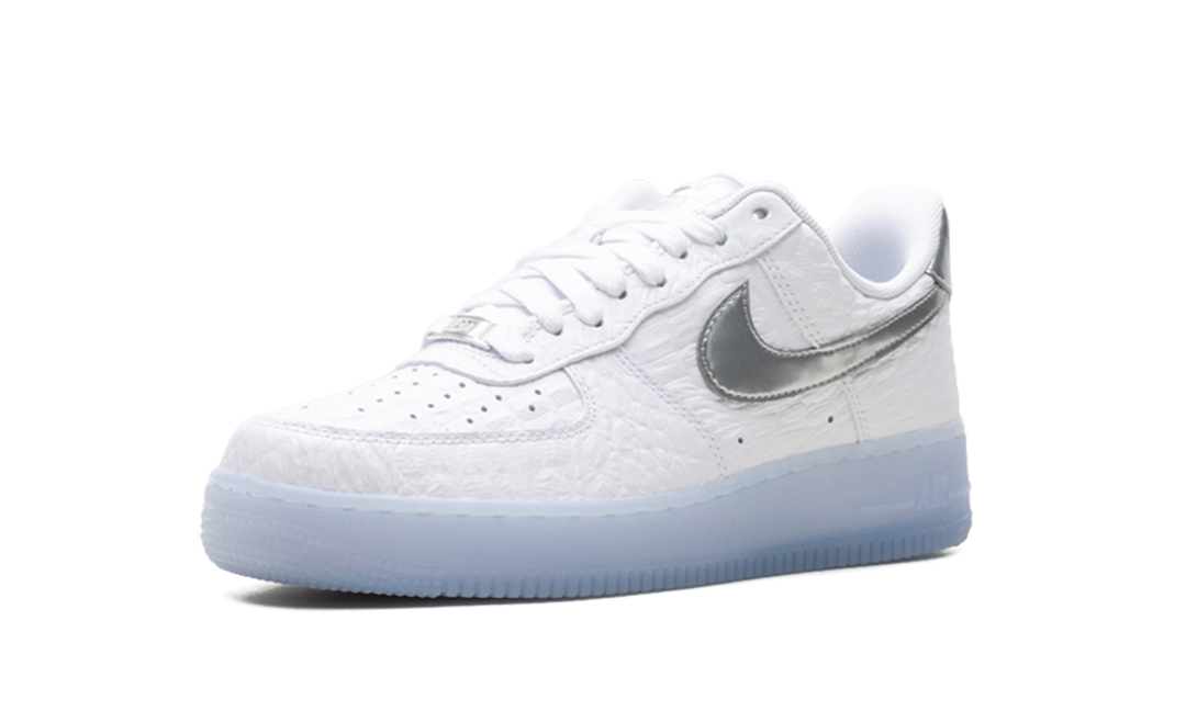 NIKE AIR FORCE 1 LOW &