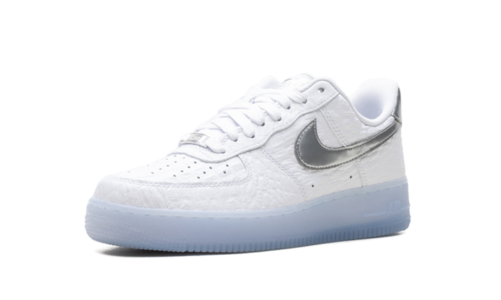 NIKE AIR FORCE 1 LOW &