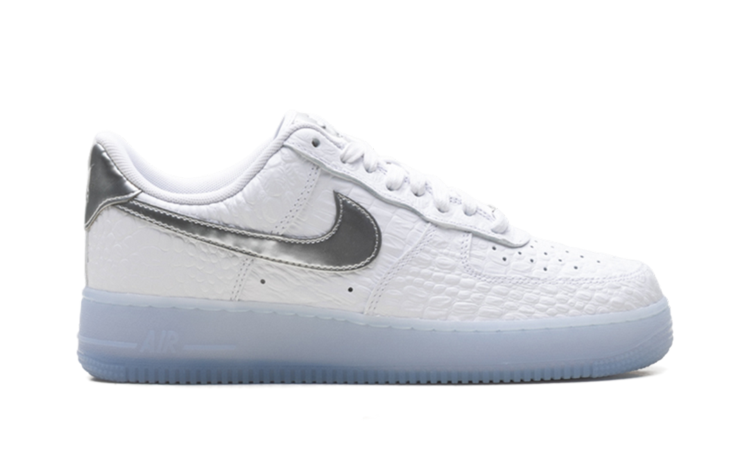NIKE AIR FORCE 1 LOW &