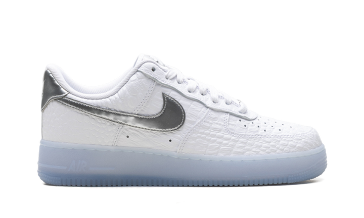 NIKE AIR FORCE 1 LOW &