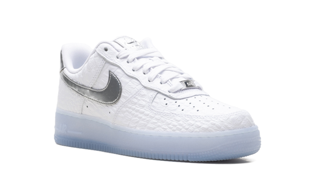 NIKE AIR FORCE 1 LOW &