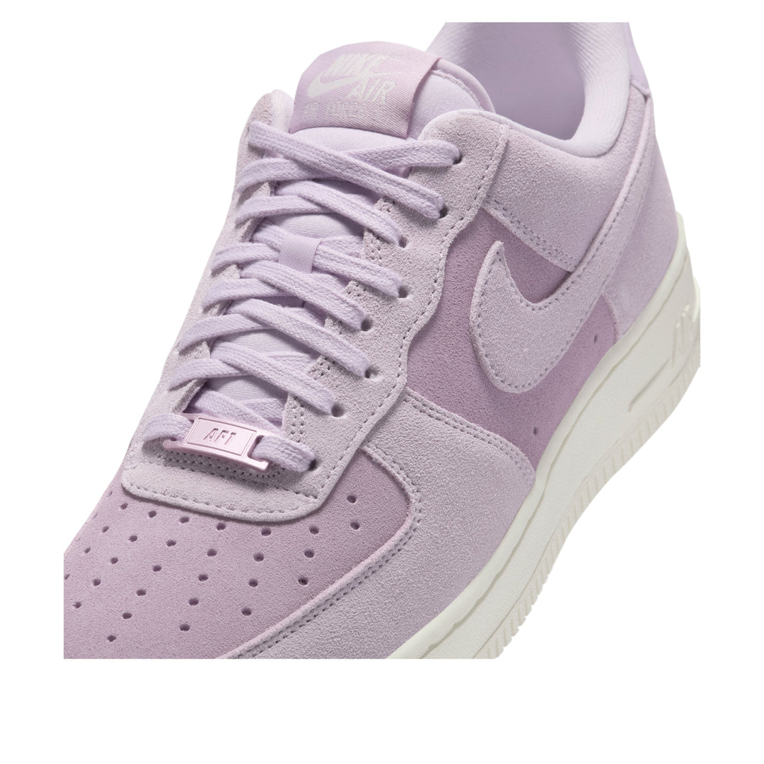 NIKE AIR FORCE 1 LOW &