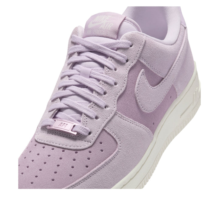 NIKE AIR FORCE 1 LOW &