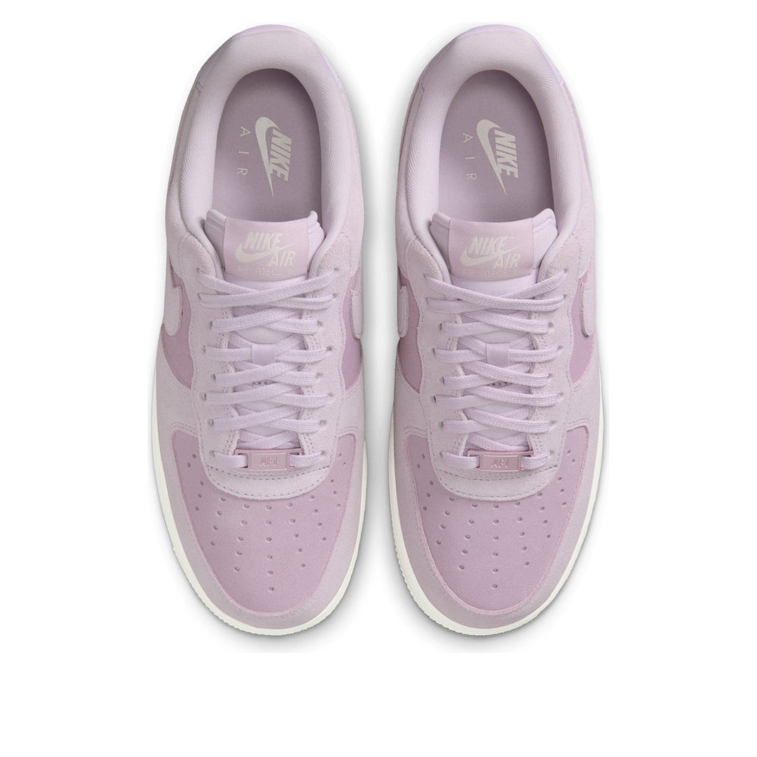 NIKE AIR FORCE 1 LOW &