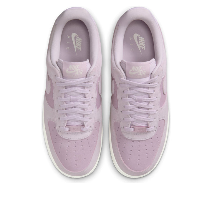 NIKE AIR FORCE 1 LOW &