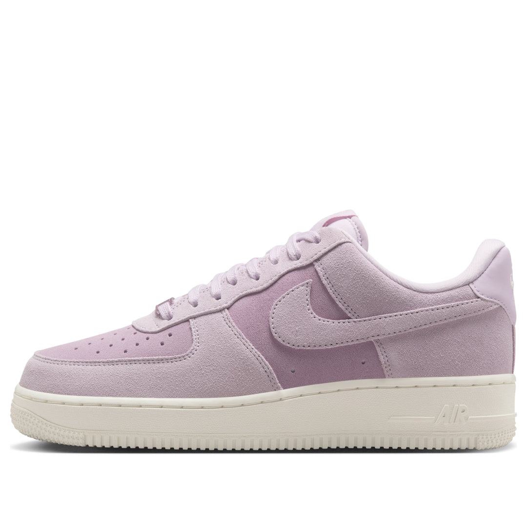 NIKE AIR FORCE 1 LOW &