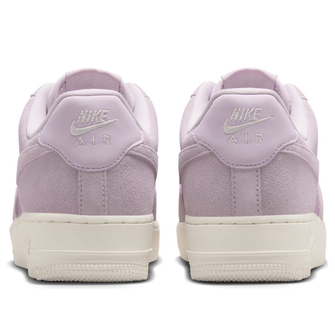 NIKE AIR FORCE 1 LOW &