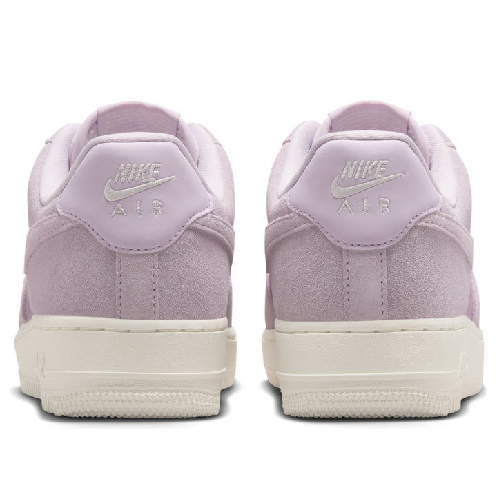 NIKE AIR FORCE 1 LOW &