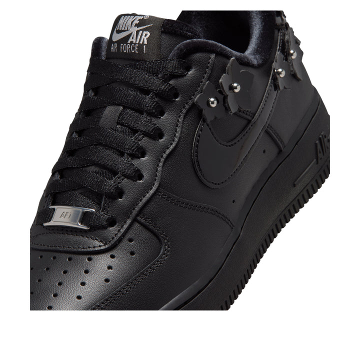 NIKE AIR FORCE 1 LOW &