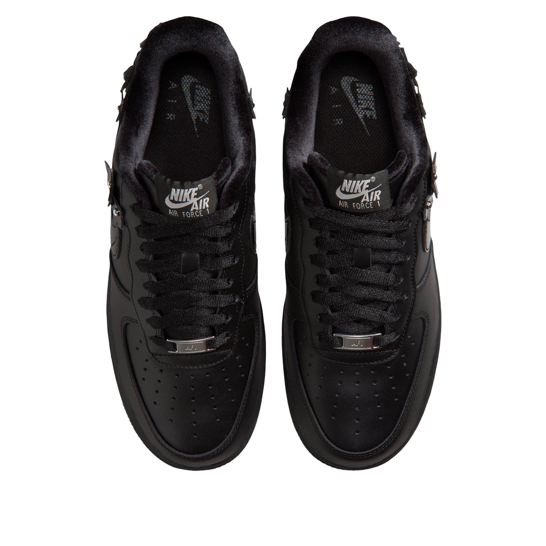 NIKE AIR FORCE 1 LOW &