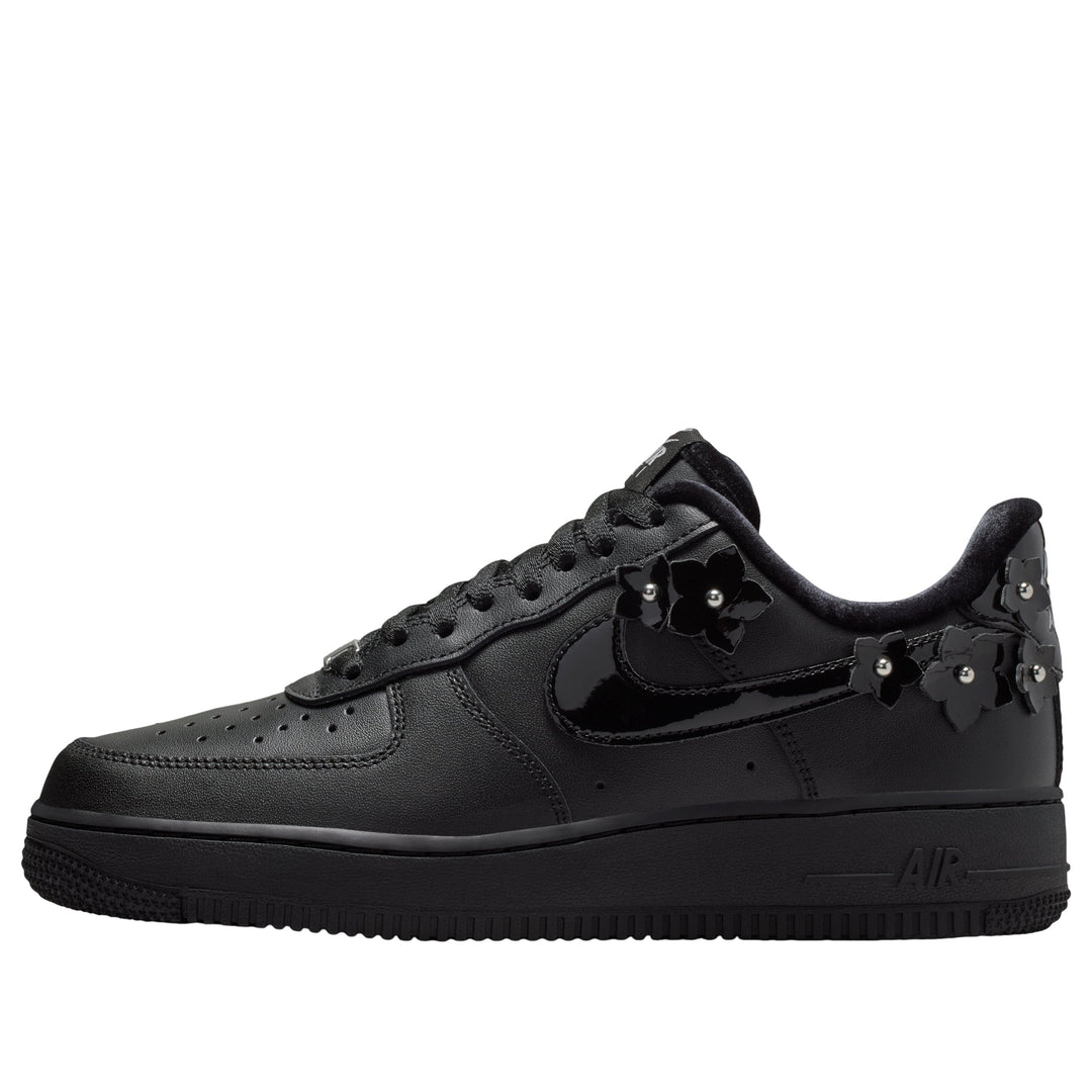 NIKE AIR FORCE 1 LOW &