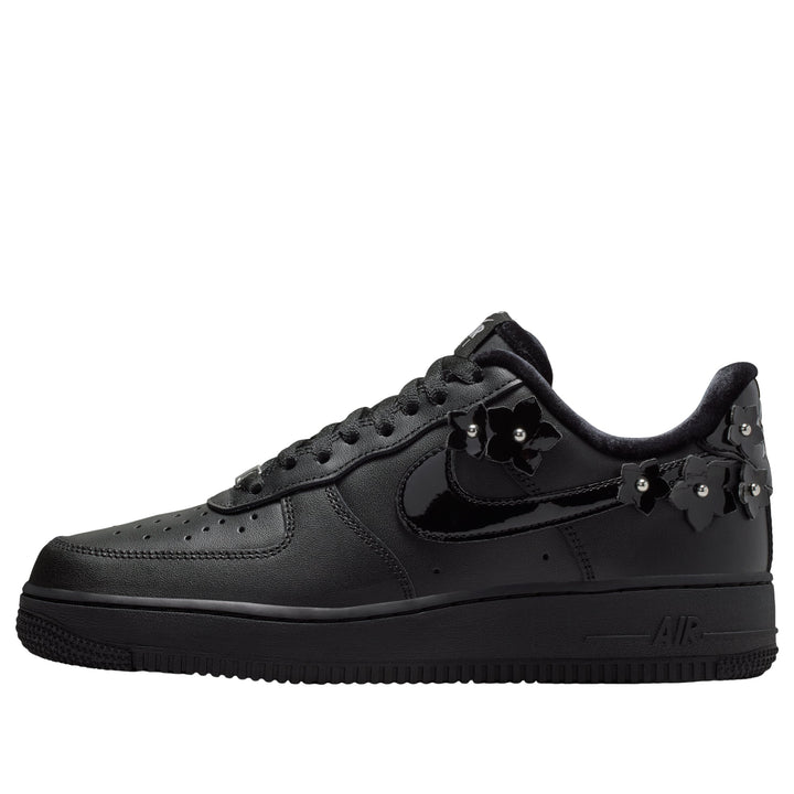 NIKE AIR FORCE 1 LOW &