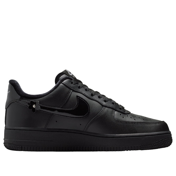 NIKE AIR FORCE 1 LOW &