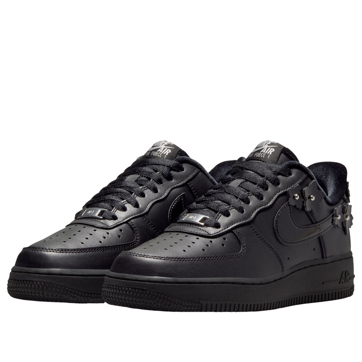 NIKE AIR FORCE 1 LOW &