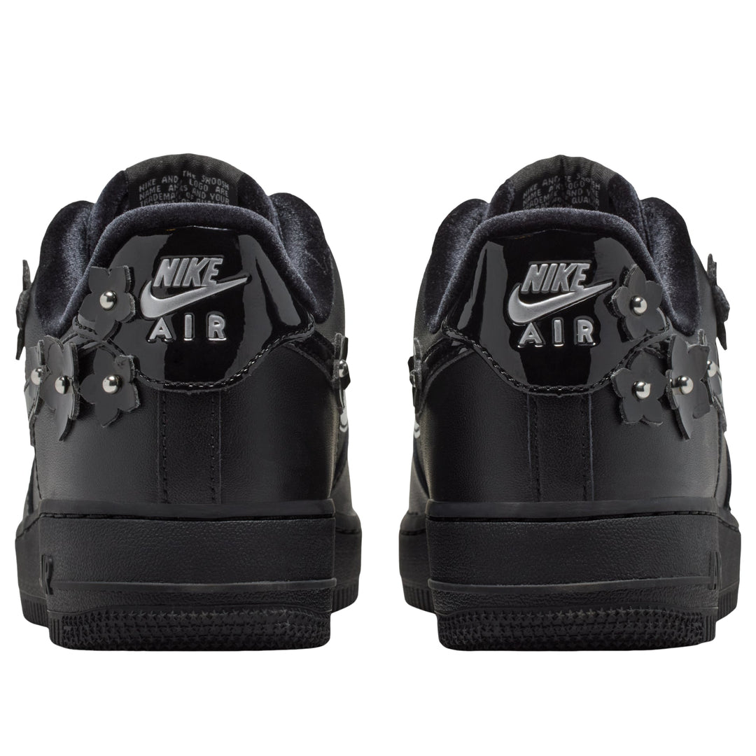 NIKE AIR FORCE 1 LOW &