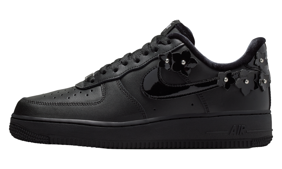 NIKE AIR FORCE 1 LOW &