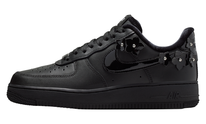 NIKE AIR FORCE 1 LOW &