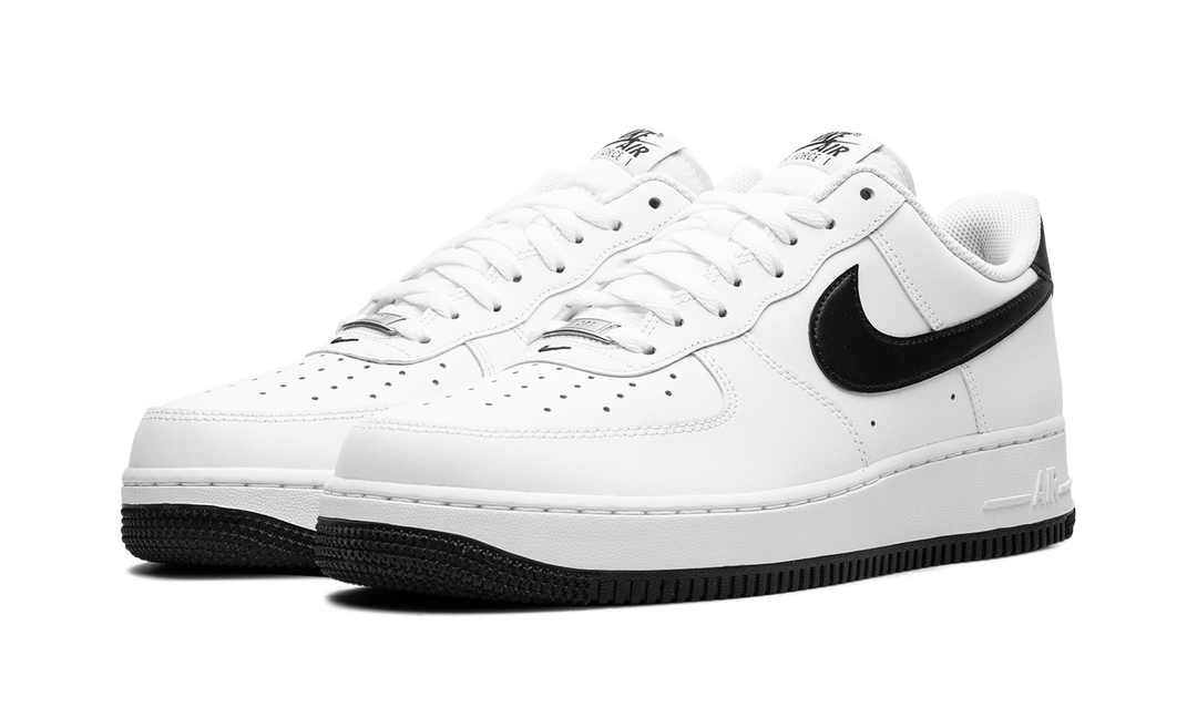 NIKE AIR FORCE 1 LOW &