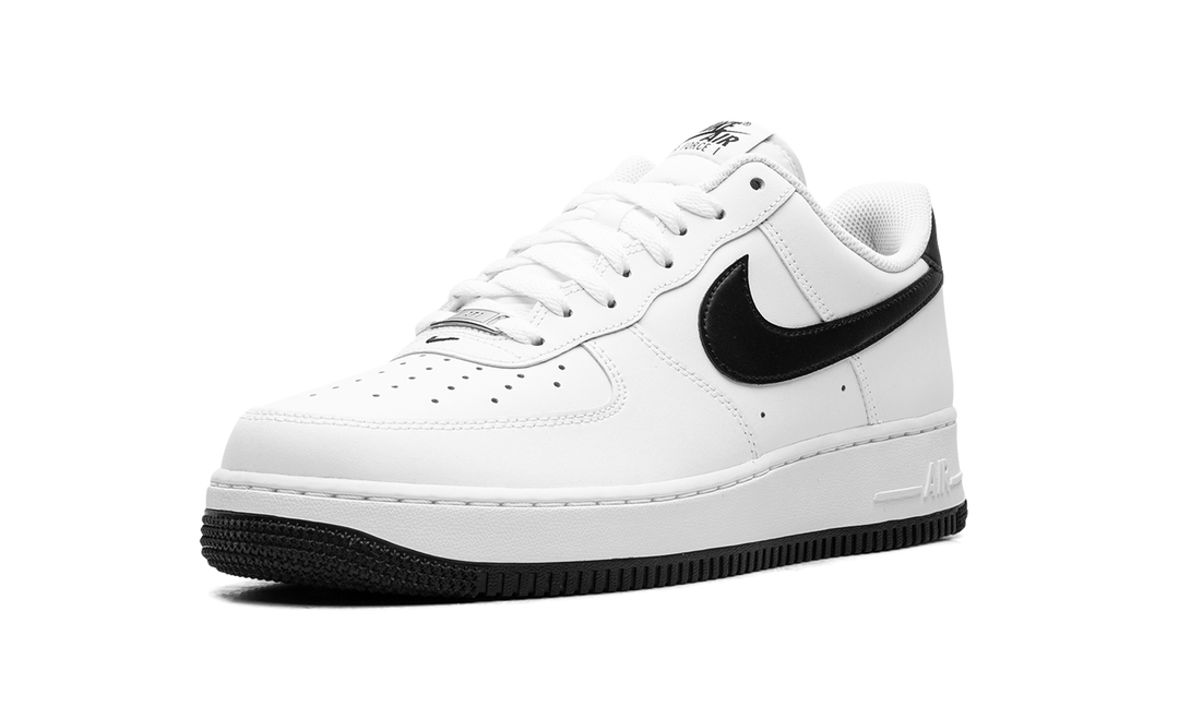 NIKE AIR FORCE 1 LOW &