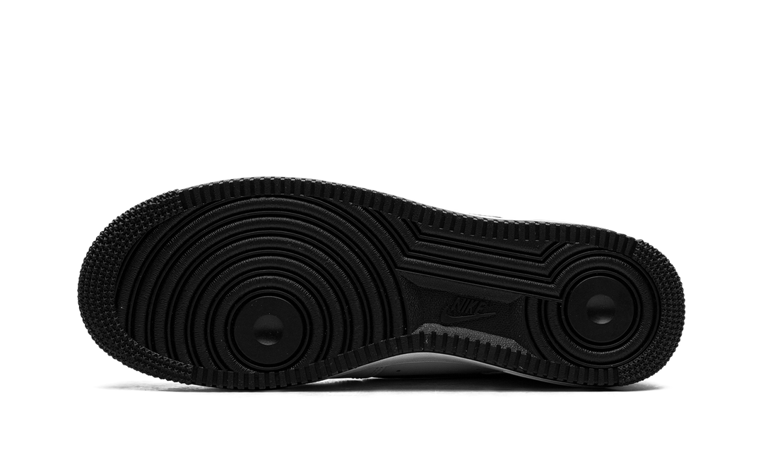 NIKE AIR FORCE 1 LOW &