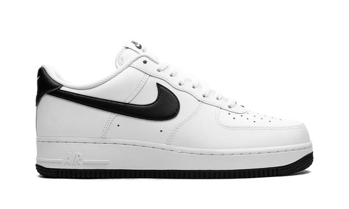 NIKE AIR FORCE 1 LOW &