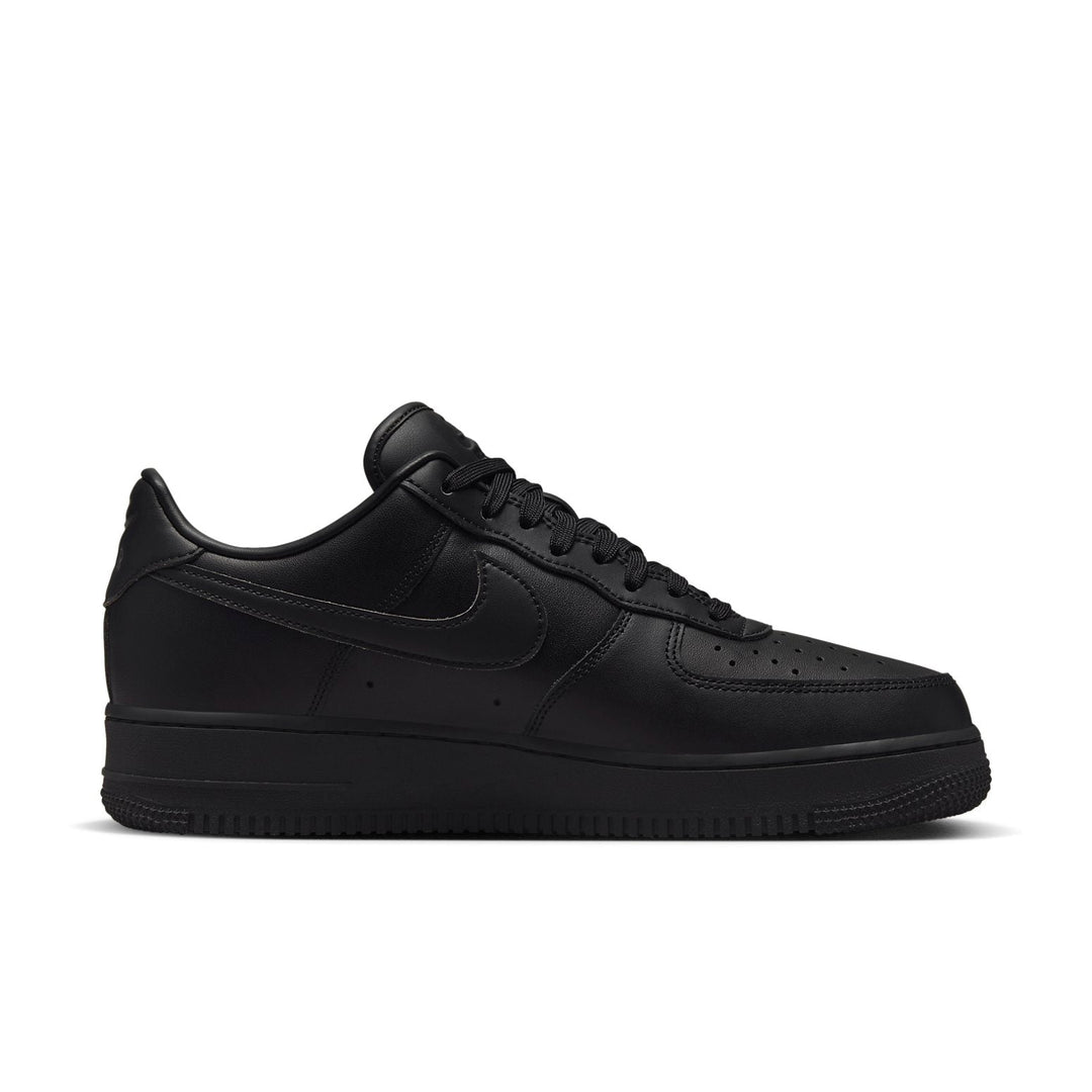 NIKE AIR FORCE 1 LOW &