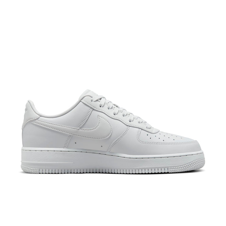 NIKE AIR FORCE 1 LOW &
