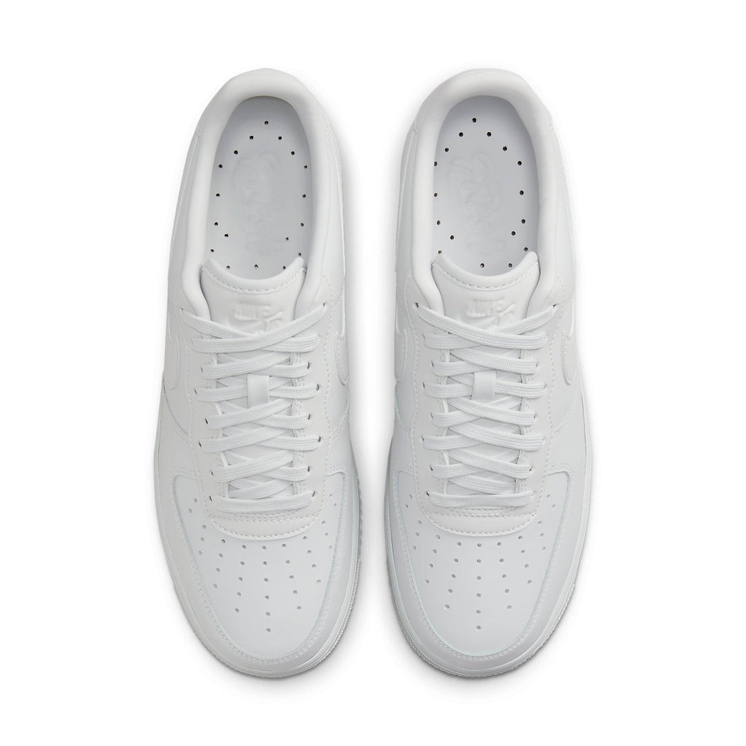 NIKE AIR FORCE 1 LOW &