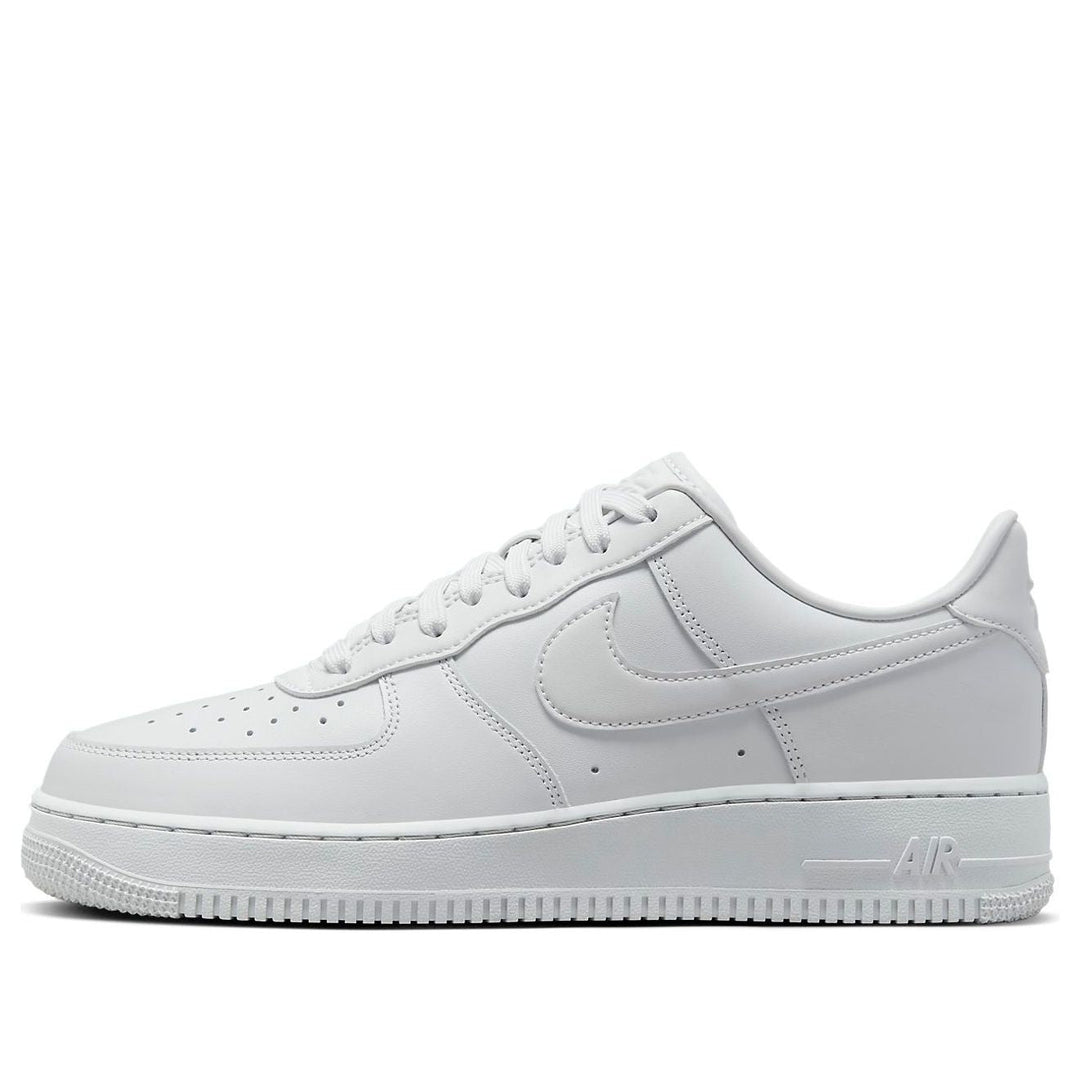 NIKE AIR FORCE 1 LOW &
