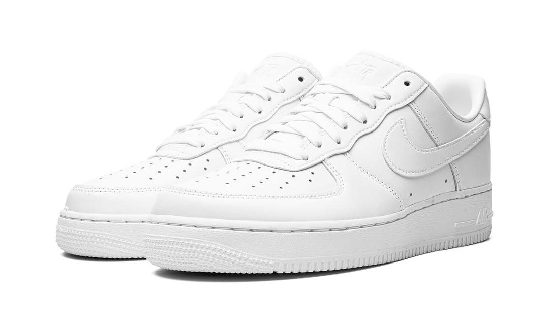 NIKE AIR FORCE 1 LOW &