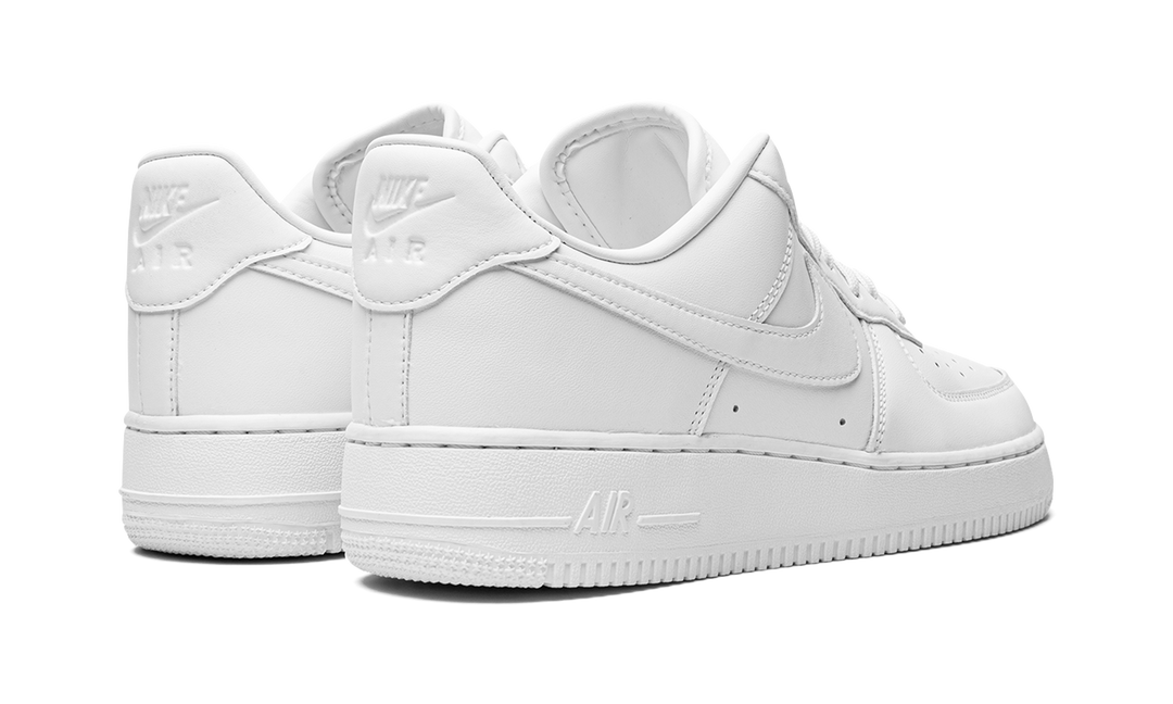 NIKE AIR FORCE 1 LOW &