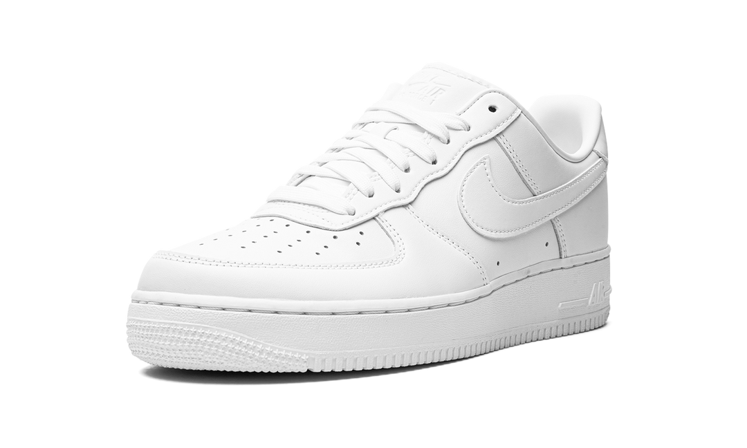 NIKE AIR FORCE 1 LOW &