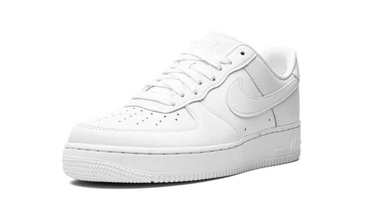 NIKE AIR FORCE 1 LOW &