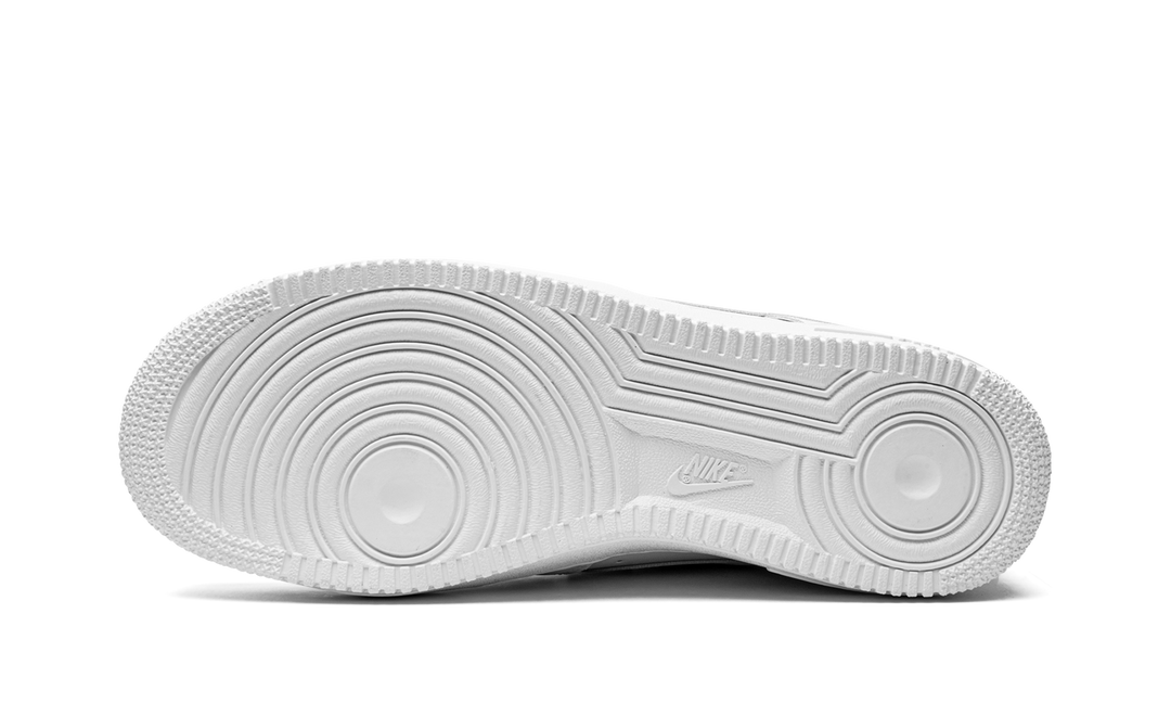 NIKE AIR FORCE 1 LOW &