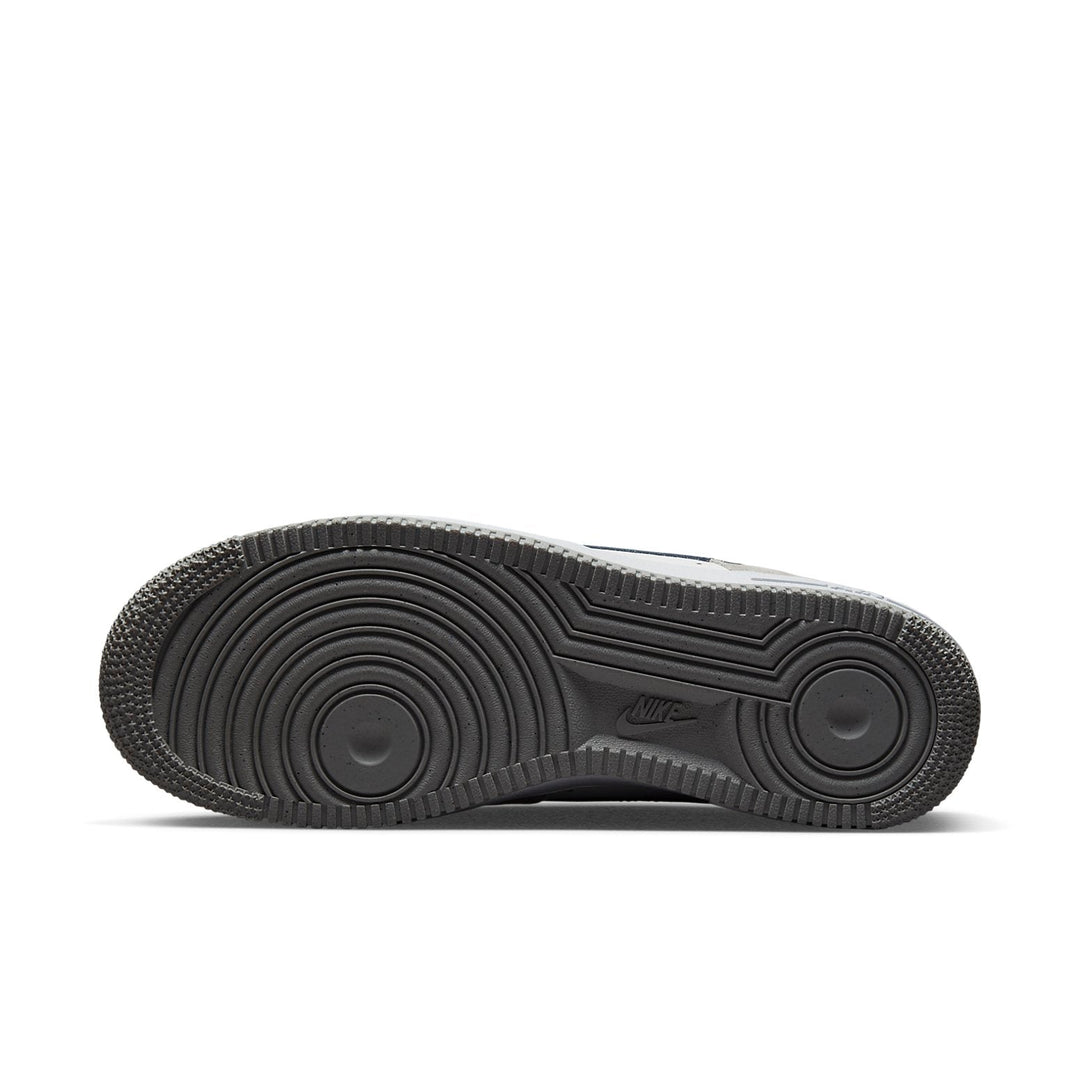 NIKE AIR FORCE 1 LOW &
