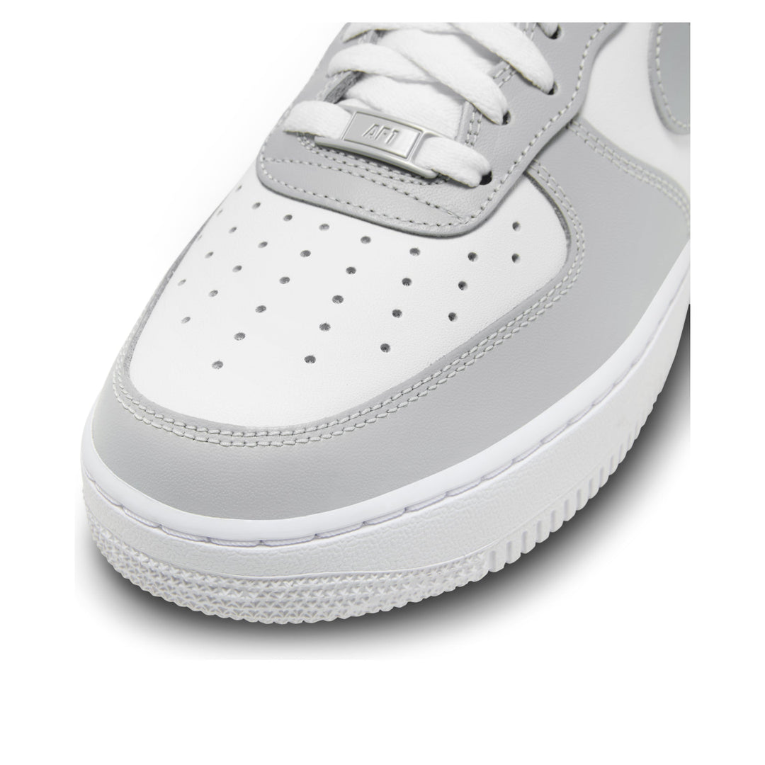 NIKE AIR FORCE 1 LOW &