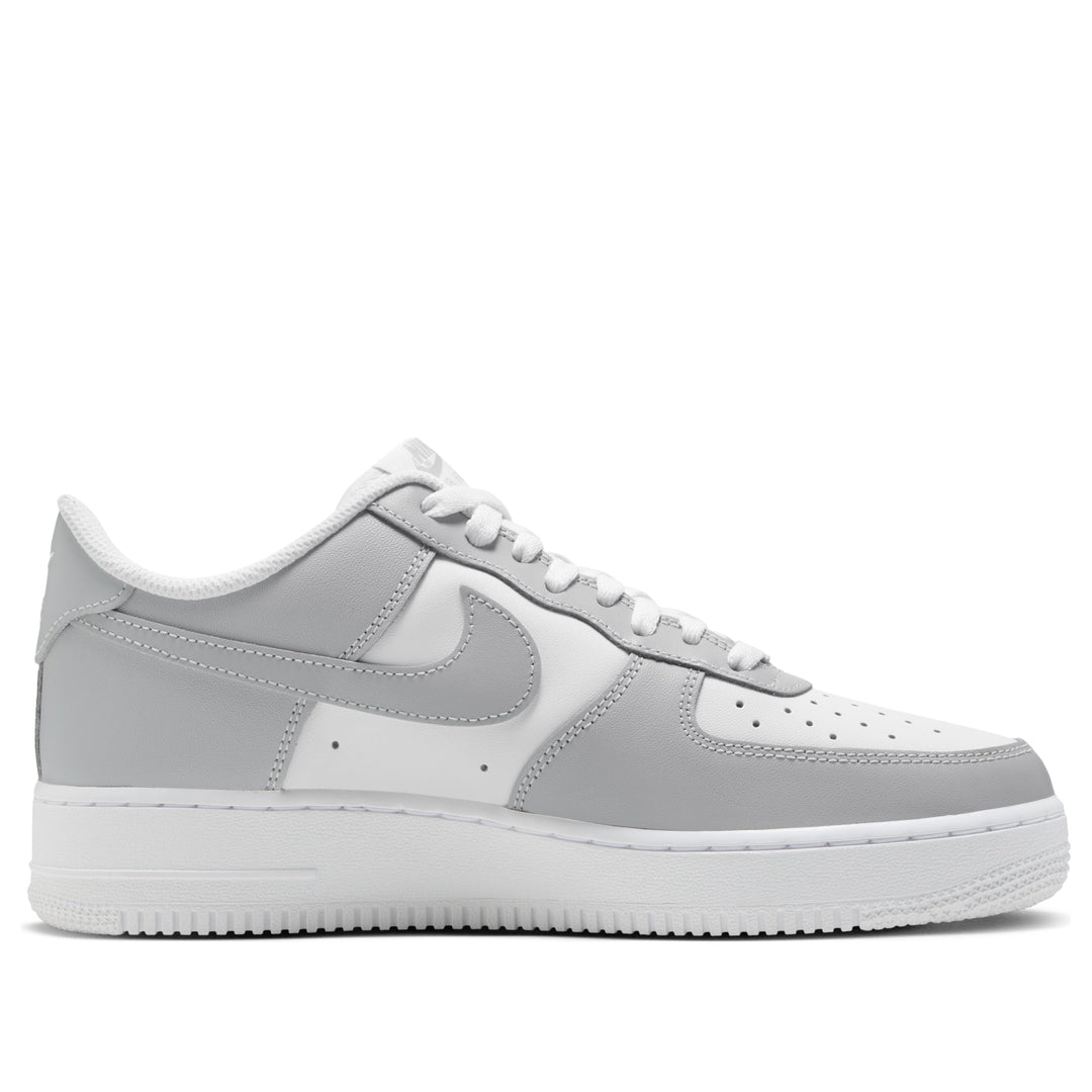 NIKE AIR FORCE 1 LOW &