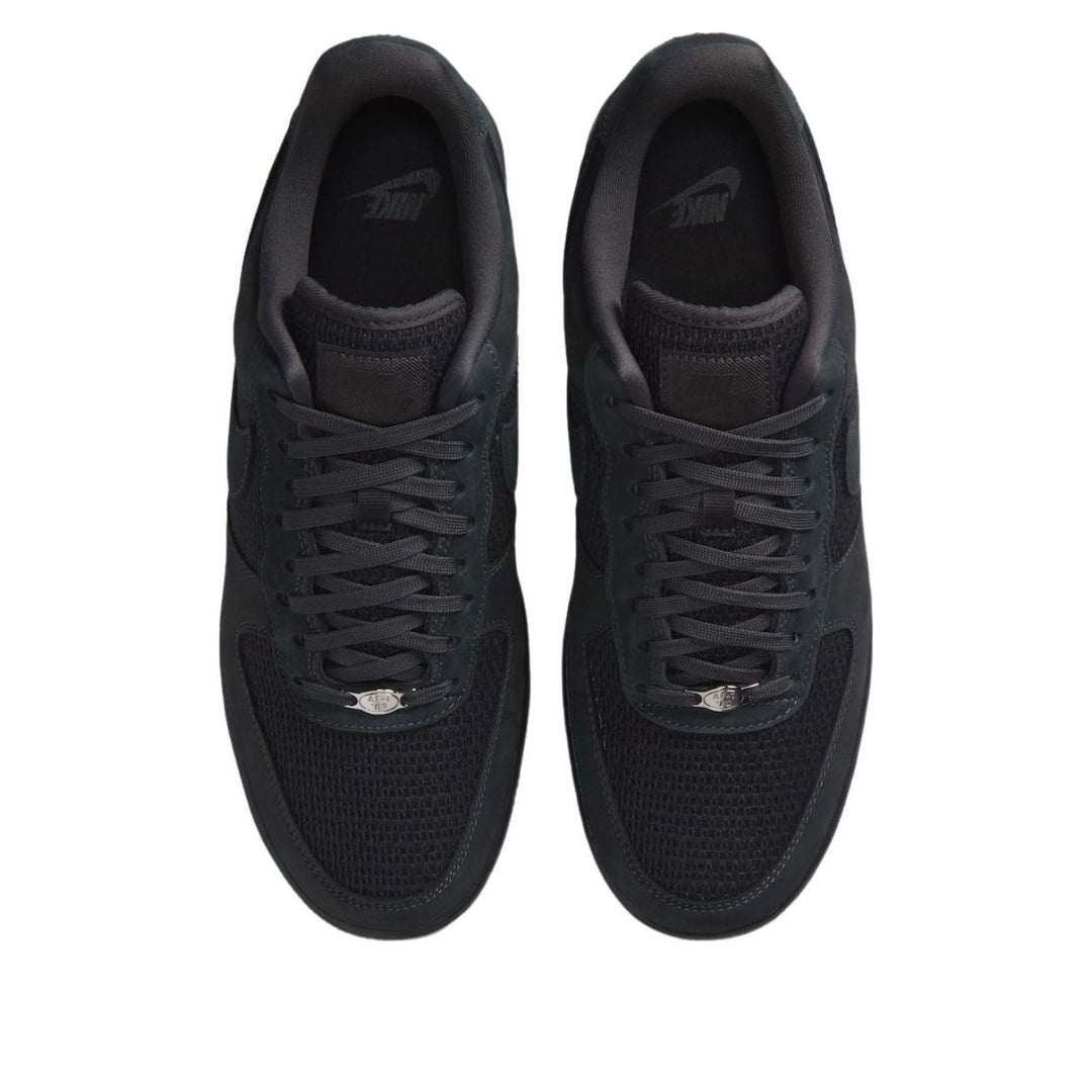 NIKE AIR FORCE 1 LOW &
