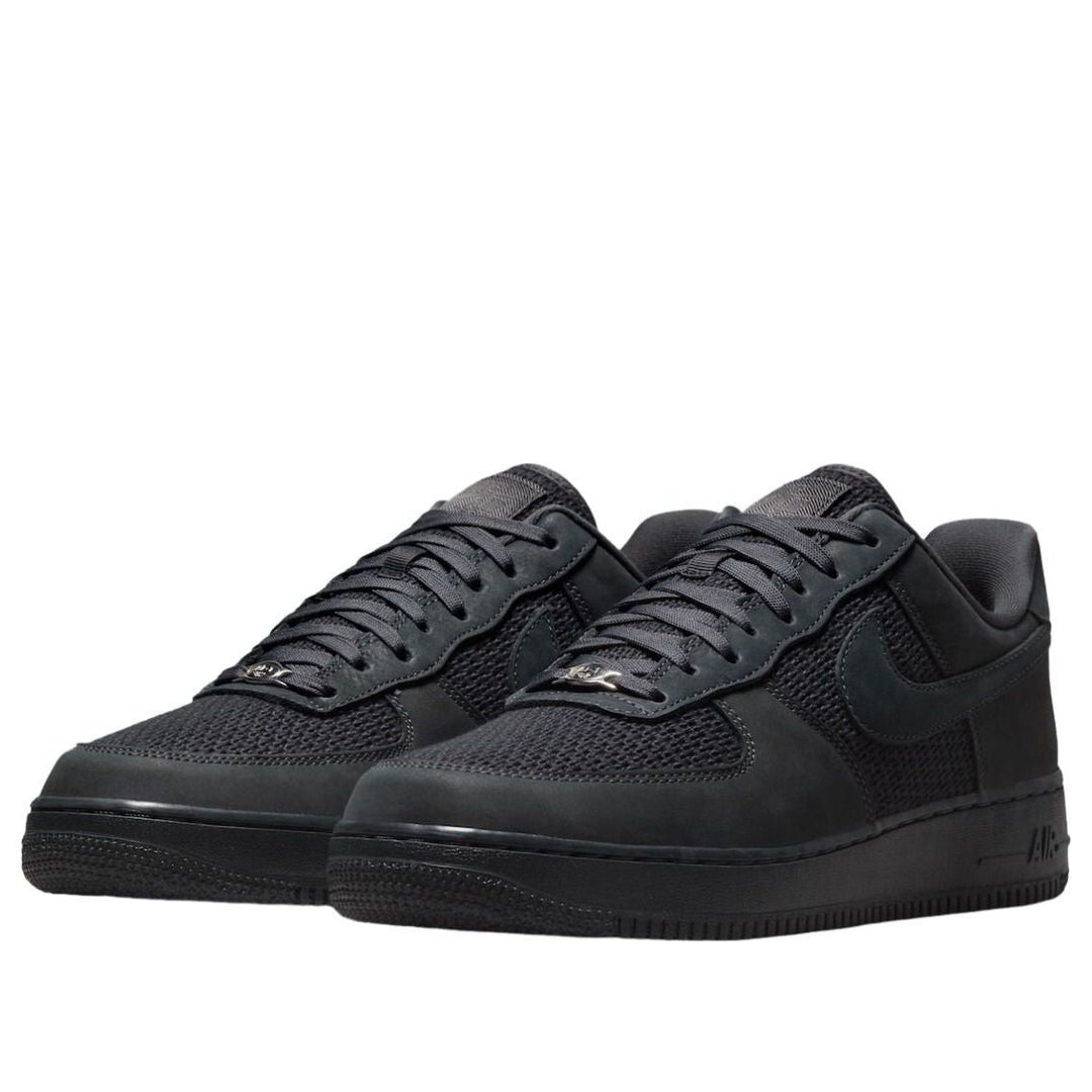 NIKE AIR FORCE 1 LOW &
