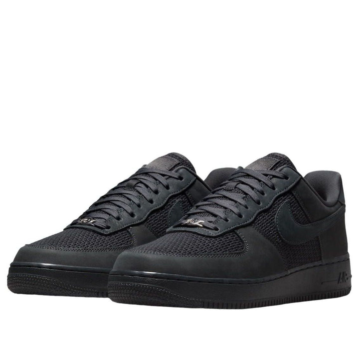 NIKE AIR FORCE 1 LOW &