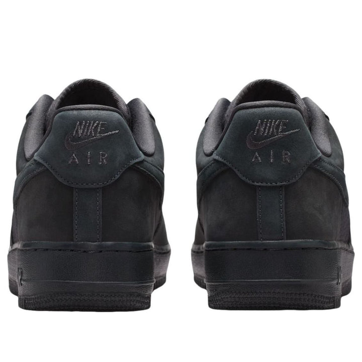 NIKE AIR FORCE 1 LOW &