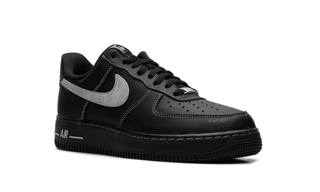 NIKE AIR FORCE 1 LOW &