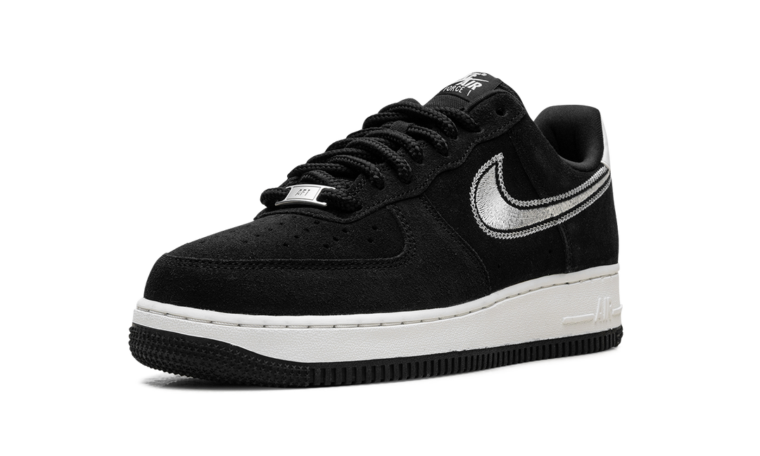 NIKE AIR FORCE 1 LOW &