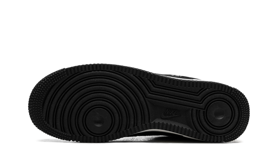 NIKE AIR FORCE 1 LOW &