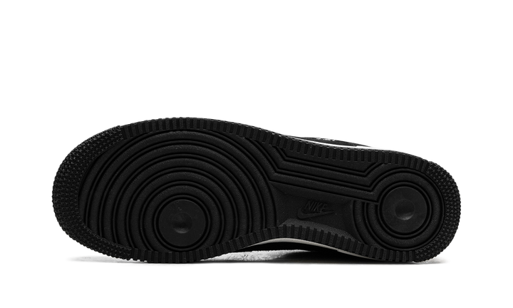 NIKE AIR FORCE 1 LOW &