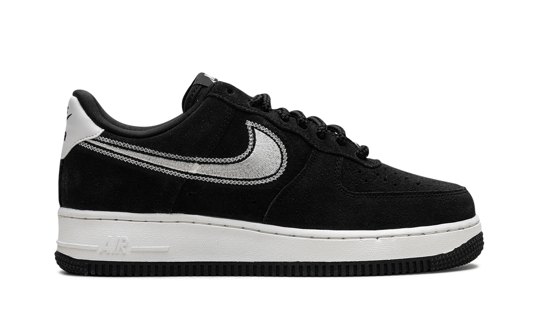 NIKE AIR FORCE 1 LOW &