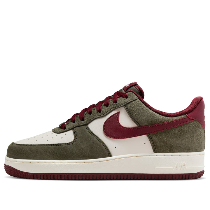 NIKE AIR FORCE 1 LOW &