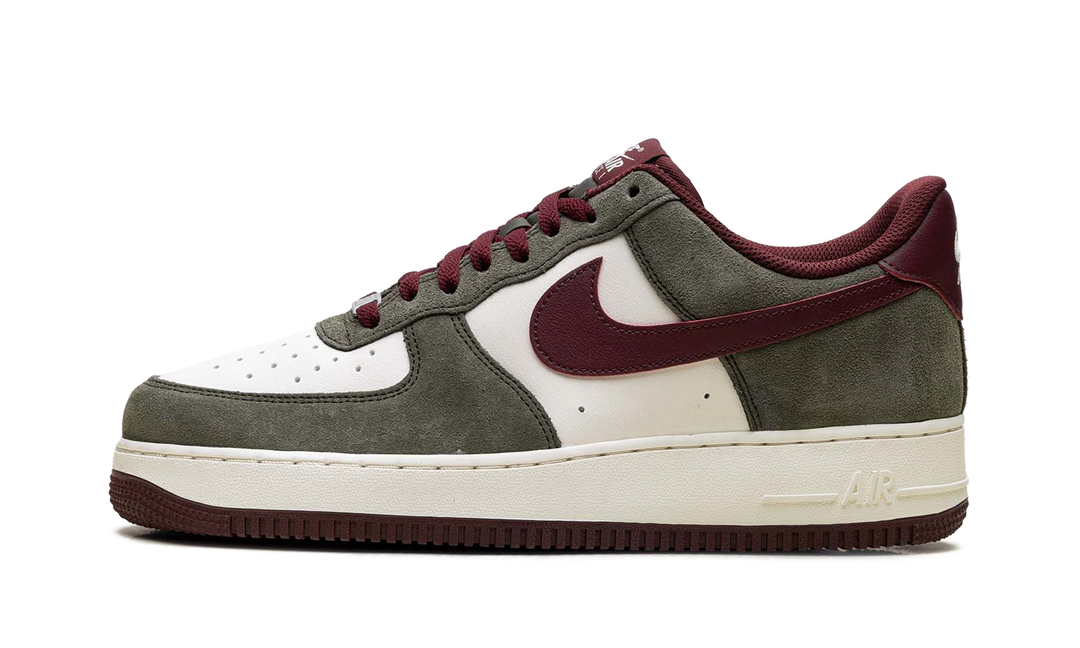 NIKE AIR FORCE 1 LOW &