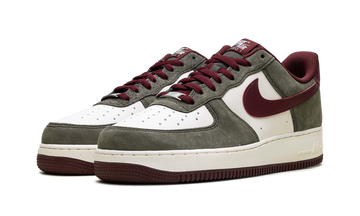 NIKE AIR FORCE 1 LOW '07 LV8 CARGO KHAKI PALE IVORY DARK TEAM RED — Stock