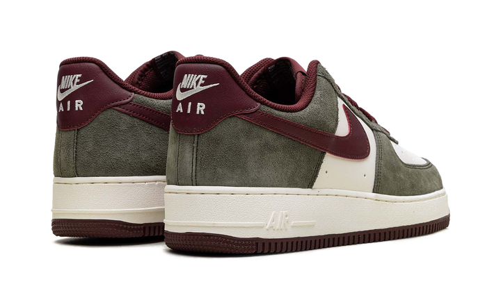 NIKE AIR FORCE 1 LOW &